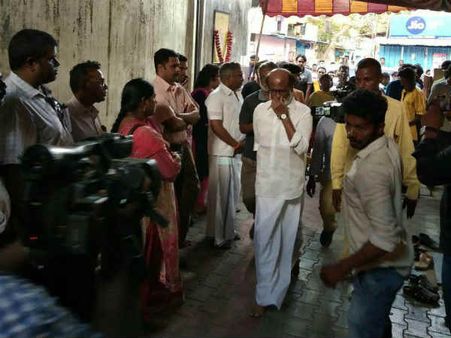 மிகப்பெரிய எழுத்தாளர்.. பாலகுமாரன் உடலுக்கு அஞ்சலி செலுத்திய பின் ரஜினி புகழாரம்