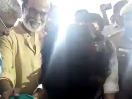 தூத்துக்குடி: ஆமா நீங்க யாருங்க? சிகிச்சை பெற்ற இளைஞர் கேட்க 'வெளிறிய' ரஜினி- வைரல் வீடியோ