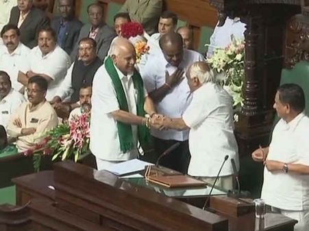 கர்நாடக சபாநாயகர் தேர்தல்.. கடைசி நேரத்தில் பின்வாங்கிய பாஜக.. காங். ரமேஷ் குமார் ஒருமனதாக தேர்வு