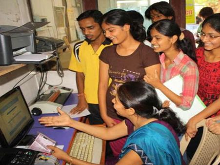 எந்த கல்லூரியில் இடம் கிடைக்கும் எனும் டென்ஷனா? உங்க ஜாதகத்தில் புதனின் பலத்தை பாருங்க!