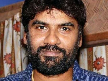 விருகம்பாக்கம் காவல் நிலையத்தை முற்றுகையிட்ட ரவுடி ராக்கெட் ராஜா ஆதரவாளர்கள்.. பதற்றம்