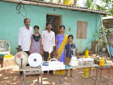 நோயாளிகளுக்கான ‘கழிப்பறை கட்டில்’... நாகர்கோவில் சரவணமுத்து சூப்பர் கண்டுபிடிப்பு!