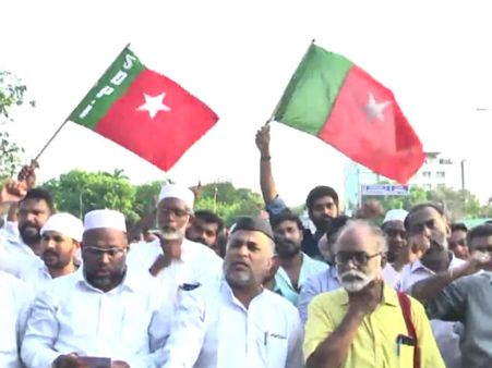 எஸ்.வி சேகரைக் கைது செய்க.. வள்ளுவர் கோட்டத்தில் எஸ்டிபிஐ கட்சியினர் ஆர்ப்பாட்டம்