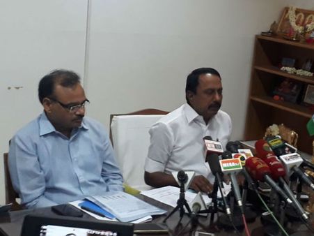 சிறந்த மதிப்பெண் பெற்றவர்களின் விளம்பர பேனர் வைக்க கூடாது: செங்கோட்டையன் எச்சரிக்கை