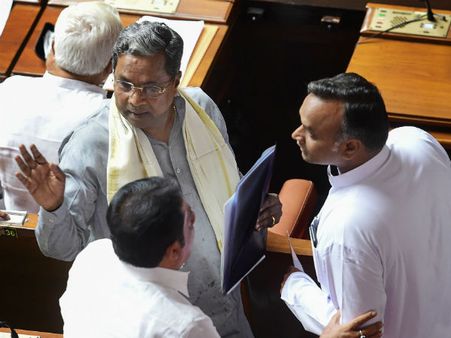 நம்பிக்கை வாக்கெடுப்பு குறித்து மட்டும் பேசுங்க.. எடியூரப்பா உரையின் போது குறுக்கிட்ட சித்தராமையா!