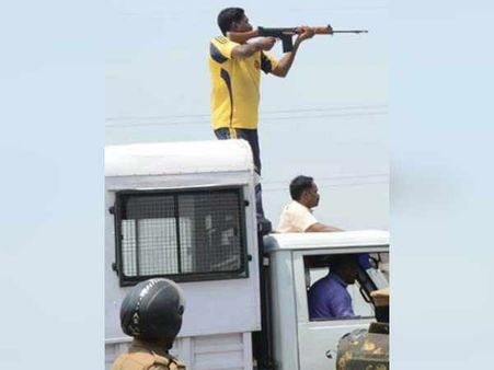 தூத்துக்குடி துப்பாக்கிச் சூட்டுக்கு உத்தரவிட்டது இவர்கள்தான்.. போலீஸ் கூறும் புதுத் தகவல்