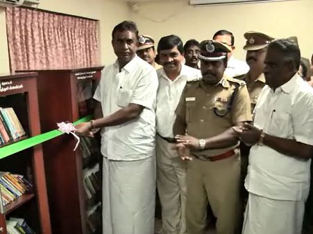 கோவையில் காவல் நிலையங்களில் நூலக திட்டம்: எஸ்.பி.வேலுமணி திறந்து வைத்தார்!