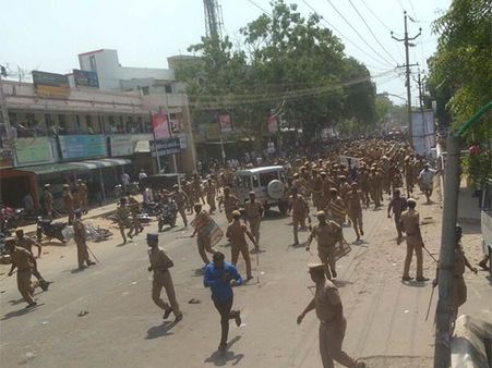 தூத்துக்குடி கலெக்டர் அலுவலகம் சூறை.. தீ வைப்பு.. ஊழியர்கள் தப்பியோட்டம்