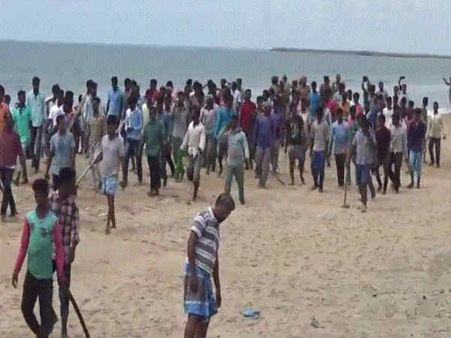 கடலூரில் மீனவர்கள் பயங்கர மோதல்: அதிமுக பிரமுகர் ஓட ஓட வெட்டி கொலை.. போலீஸ் குவிப்பு!