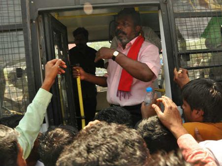 துப்பாக்கி சூட்டைக் கண்டித்து போராட்டம் நடத்திய திருமாவளவனை விடுதலை செய்க.. விசிக ஆர்ப்பாட்டம்