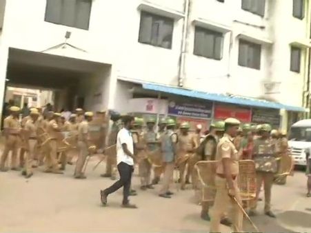 தூத்துக்குடி துப்பாக்கிச்சூடு: புதுச்சேரியில் தபெதிக போராட்டம் - எடப்பாடி உருவபொம்மை எரிப்பு