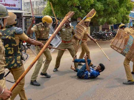 தூத்துக்குடியில் போலீஸார் கைது செய்த 65 பேரும் விடுதலை.. நீதிபதி சுகாசினி அதிரடி உத்தரவு