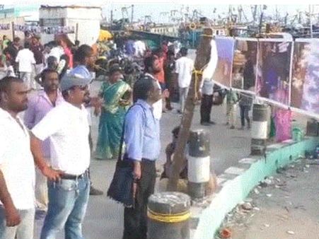 நிஜமான வட சென்னை இதுதாங்க.. மக்களைக் கவர்ந்திழுத்த உழைக்கும் சனங்க போட்டோ கண்காட்சி!