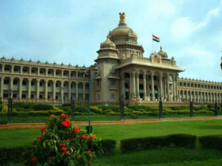 தேர்தல், ஆளுநர், உச்ச நீதிமன்றம்... கர்நாடகாவில் இனி அடுத்து என்ன?