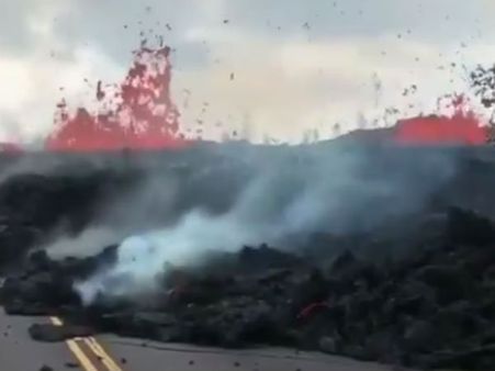 மொத்தமாக வெடித்த எரிமலை.. அடுத்தடுத்து 2 நிலநடுக்கம்.. ஹவாயை ஆட்டிப்படைக்கும் இயற்கை பேரழிவு