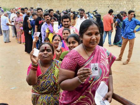 ஆர்வத்துடன் வாக்களித்த மக்கள்.. கர்நாடக சட்டசபை தேர்தலில் 70% வாக்குப்பதிவு! 15ல் வாக்கு எண்ணிக்கை