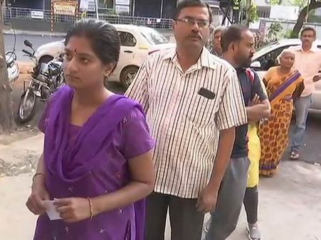 இடைத்தேர்தல்: 4 லோக்சபா, 10 சட்டசபை தொகுதிகளுக்கான வாக்குப்பதிவு துவங்கியது