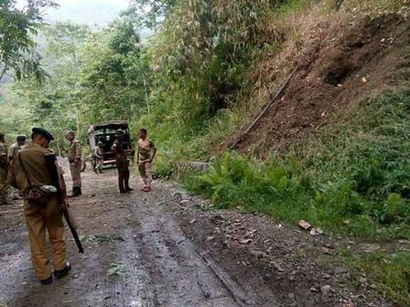 நாகாலாந்தில் தனிநாடு கோரும் தீவிரவாதிகள் தாக்குதல்- பாதுகாப்பு படையினர் 8 பேர் பலி