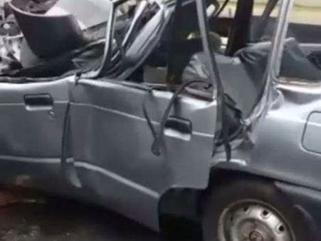 பெருந்துறை அருகே.. லாரி மீது கார் மோதி கணவர், மனைவி பலி.. கதறித் துடித்த மகன்!