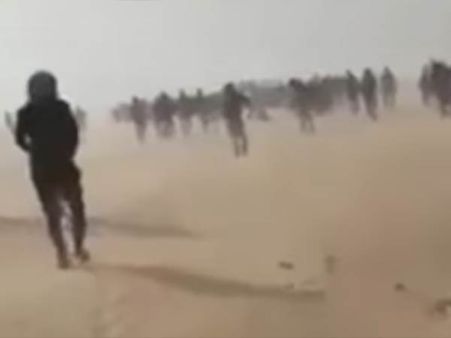 அகதிகளிடம் அல்ஜீரியா அட்டூழியம்.. கர்ப்பிணிகள், குழந்தைகளை கூட சஹாரா பாலைவனத்திற்கு விரட்டும் கொடுமை