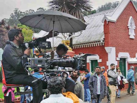 சினிமா சான்ஸ் வேண்டுமா.. ஆனித்திருமஞ்சனத்தில் மரகத நடராஜரை பாருங்க!