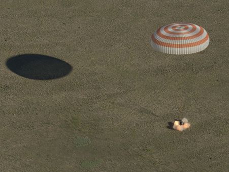 5 மாத ஸ்பேஸ் வாழ்க்கை.. பூமிக்கு திரும்பிய 3 விண்வெளி வீரர்கள்.. த்ரில் பயண வீடியோ