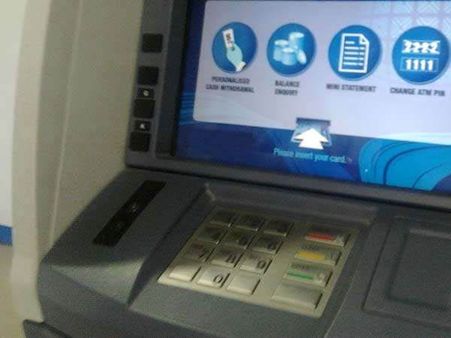 51-வது பிறந்த நாளை கொண்டாடும் 'ஏ.டி.எம்' இயந்திரம்.. சுவாரசிய தகவல்கள்