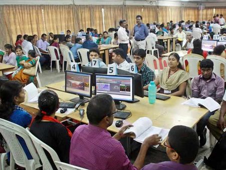 பி.இ. படிப்புக்கான தரவரிசை பட்டியலை வெளியிட்டார் அமைச்சர் அன்பழகன்