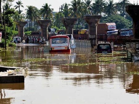 அடுத்த 24 மணி நேரத்தில் பெங்களூருக்கு வெள்ள அபாயம்.. கர்நாடக வானிலை மையம் எச்சரிக்கை