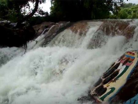 காவிரியில் வெள்ளப்பெருக்கு.. கிராமங்களுக்கு விசைப்படகு போக்குவரத்து நிறுத்தம்!