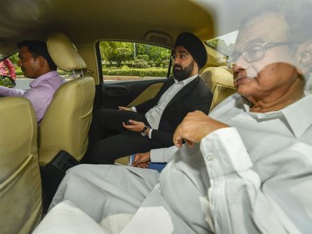 ஏர்செல்-மேக்சிஸ்: அமலாக்கப்பிரிவு ப.சிதம்பரத்திடம் 7 மணி நேரம் நடத்திய விசாரணை நிறைவு!