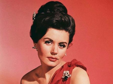 முதல் ஜேம்ஸ்பாண்ட் பட நாயகி யுனிஸ் கெய்ஷன் மரணம் : பிரபலங்கள் அஞ்சலி