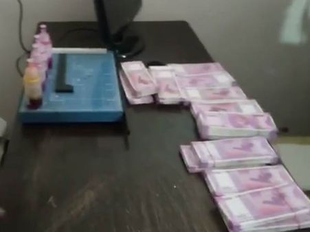 கோவையில் ஜெராக்ஸ் எடுக்கப்பட்ட ரூ.2 ஆயிரம் நோட்டுக்கள்.. ரூ.1.2 கோடி பறிமுதல்.. 2 பேர் கைது