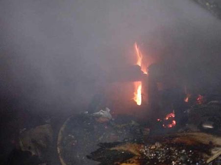 காஞ்சிபுரம் அருகே கண்டெய்னர் மோதி விபத்து.. மினி லாரி தீப்பிடித்ததில் 2 பேர் உடல் கருகி பலி