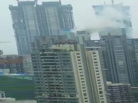 தீபிகா படுகோனே தங்கியுள்ள குடியிருப்பில் தீவிபத்து.. மக்கள் பதறியடித்து கொண்டு ஓட்டம்