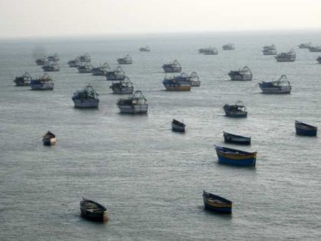 கடலிலேயே மீன் இல்லையாம்.. ஏமாற்றத்துடன் கரை திரும்பிய ராமேஸ்வர மீனவர்கள்