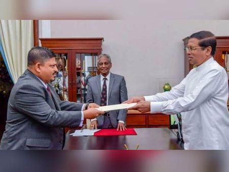 இலங்கை: இந்துத்துவா அமைப்புகள் எதிர்ப்பு எதிரொலி- இந்து மத விவகாரங்களுக்கான அமைச்சர் மஸ்தான் நீக்கம்