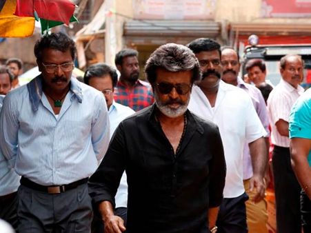 காலா.. ரஜினிகாந்த்தின் மாஸ் இமேஜ் டோட்டல் டேமேஜ்.. இதைவிட தெளிவாக கலாய்க்க முடியாது!