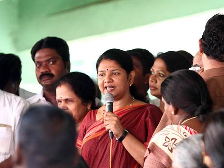 தூத்துக்குடியில் இன்னமும் போலீஸாரின் அச்சுறுத்தல் தொடர்கிறது : கனிமொழி