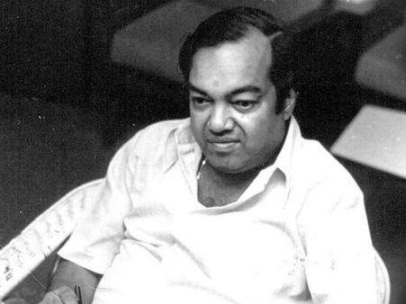 அதனாலதான்டா 16 எருமைகளை கொடுத்தான்.. கலகலக்க வைத்த கவியரசு கண்ணதாசன்!