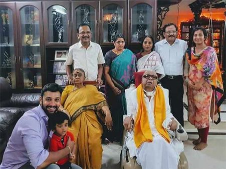 கருணாநிதியின் உடல்நிலை தேறுகிறது... கோடம்பாக்கத்தில் உள்ள மகன் தமிழரசுவின் வீட்டுக்கு வருகை