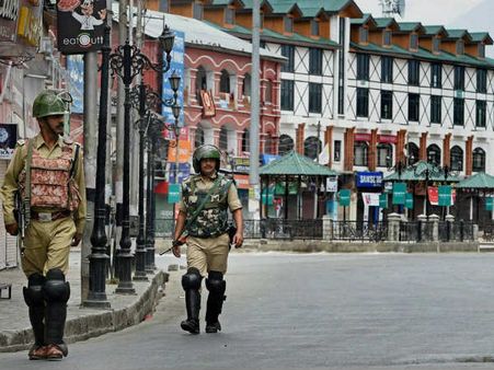 மெஹபூபா முப்தி ராஜினாமா... காஷ்மீரில் ஆளுநர் ஆட்சி அமலாகுமா? அடுத்தடுத்த பரபரப்பு