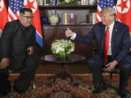 அணு ஆயுதங்களை கைவிடுவது குறித்த கேள்விக்கு பதிலளிக்காமல் மவுனம் காத்த கிம் ஜாங்