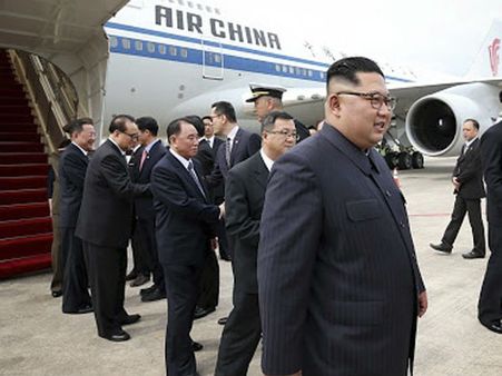 அமெரிக்க அதிபர் ட்ரம்ப்பை சந்திக்க, சீன விமானத்தில் வந்த கிம்! பின்னணி என்ன?