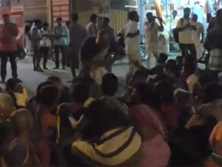 பிரசவத்துக்காக அனுமதிக்கப்பட்ட பெண் மர்ம மரணம்.. ராமநாதபுரம் அரசு மருத்துவமனை முற்றுகை