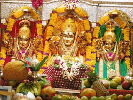 பெண்கள் சிரிப்பொலி கேட்கும் வீட்டில் மகிழ்ச்சியாக மகாலட்சுமி குடியேறுவாள்