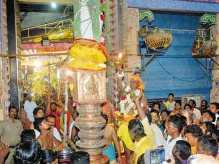 ஜெனகை மாரியம்மன் கோவில் வைகாசி பெருவிழா - தேரோட்டம் கோலாகலம்