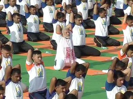 சர்வதேச யோகா தினம்: டேராடூன் நிகழ்ச்சியில் பிரதமர் மோடி பங்கேற்பு