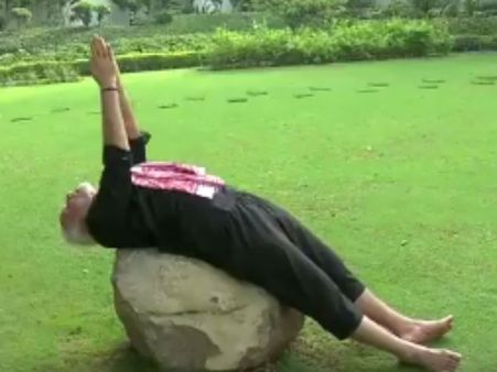 விராட் கோஹ்லியின் சவாலை ஏற்று ஃபிட்னஸ் வீடியோவை வெளியிட்டார் மோடி