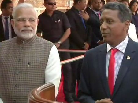 செசல்ஸ் தீவின் அதிபருடன் மோடி சந்திப்பு.. ராணுவ தளவாடம் குறித்து ஆலோசனை